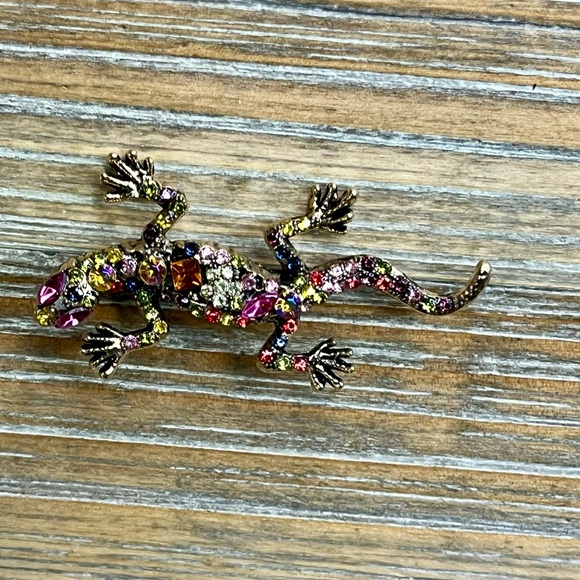 Vintage Style Multi-Colored Rhinestone Gecko Lizard Pin Brooch in Cool Colors - Picture 3 of 5